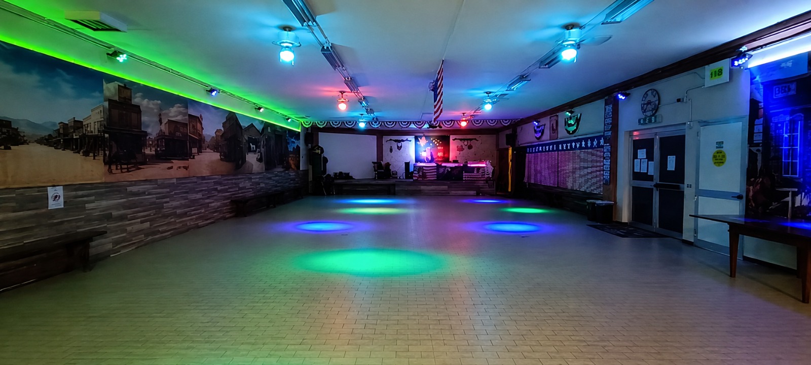 Pista da ballo al Saloon